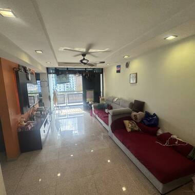 Executive hdb with big balcony