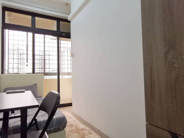 CR2 – Common Room for Rent at Dover Parkview