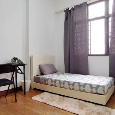 CR4 – Common Room for Rent at Dover Parkview
