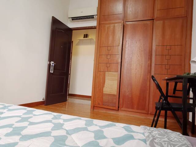 CR4 – Common Room for Rent at Dover Parkview
