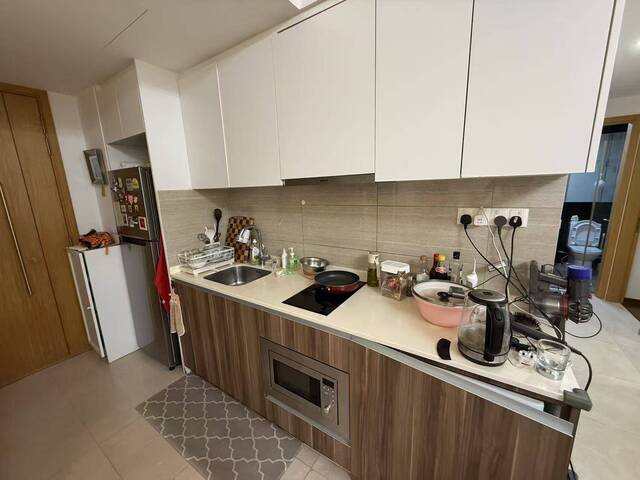 whole 2b1b condo lease for take over