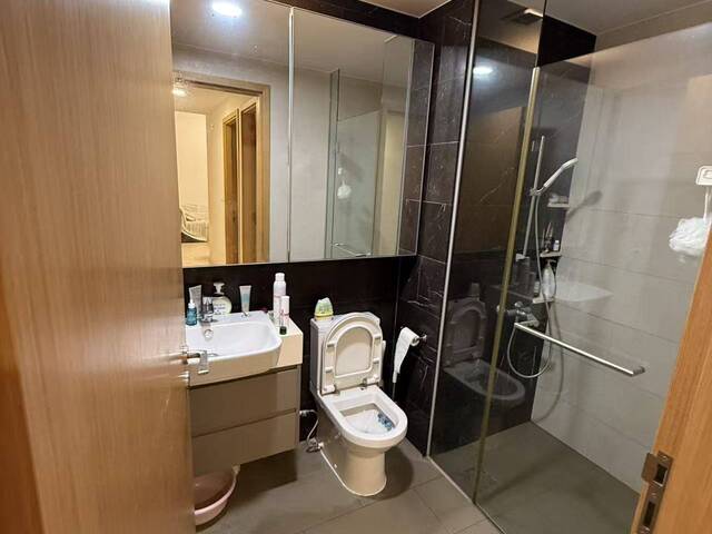 whole 2b1b condo lease for take over