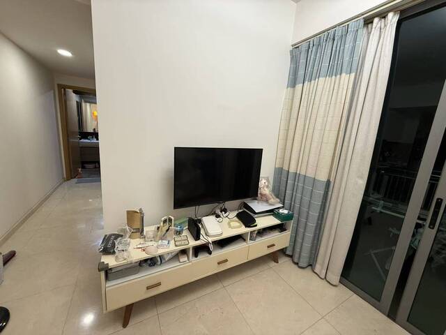 whole 2b1b condo lease for take over