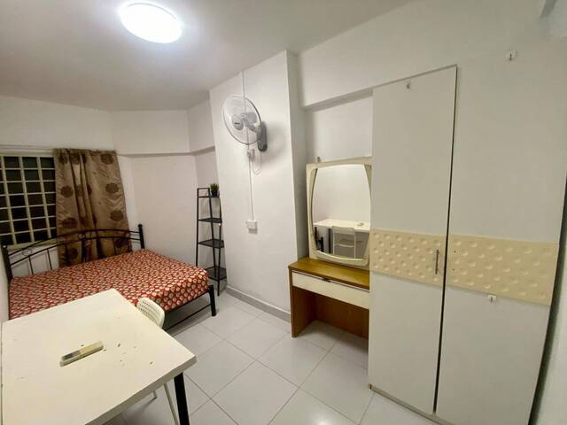 Room for rent / BUGIS / Common room / 1pax stay / Available 1 Nov