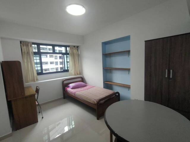 Common room at 436b fernvale road for rent! Wifi available!