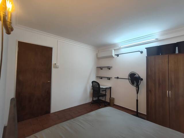 Personal toilet & Parkview (Common room)