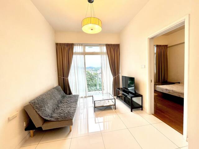Unblocked 1-bedroom Condo Near King Albert Park MRT and SIM