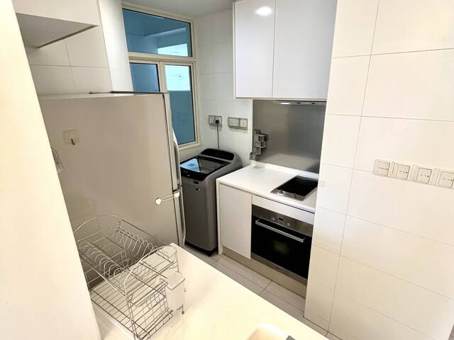 Unblocked 1-bedroom Condo Near King Albert Park MRT and SIM