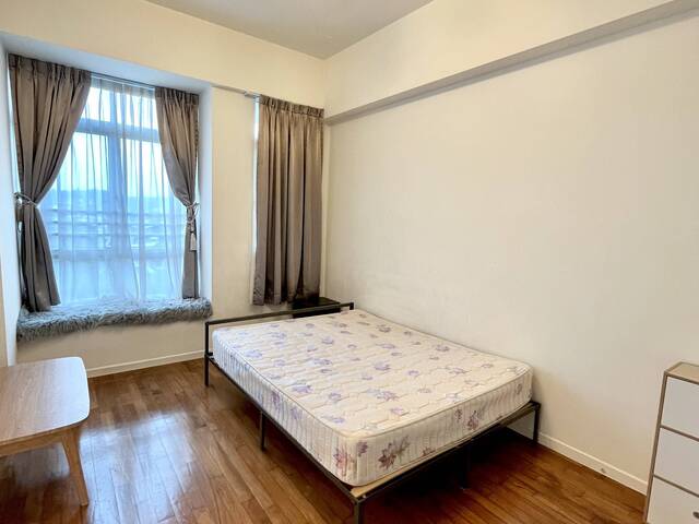 Unblocked 1-bedroom Condo Near King Albert Park MRT and SIM