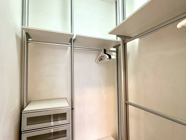 Unblocked 1-bedroom Condo Near King Albert Park MRT and SIM