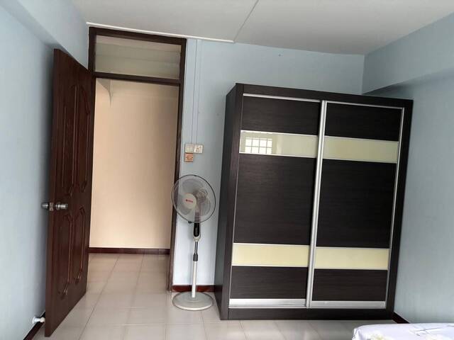 Blk 171 Ang Mo Kio - $800 for 1 lady (no aircon, with WiFi) - 2 mins walk MAYFLOWER MRT