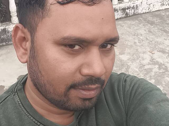Mukesh Kumar Bind is looking for a room in Woodlands