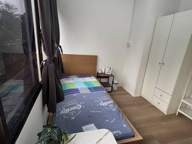 Rochor/ Jln Besar Mrt/ Bugis (Suits Student/ Local) Room for rent_ 8118...