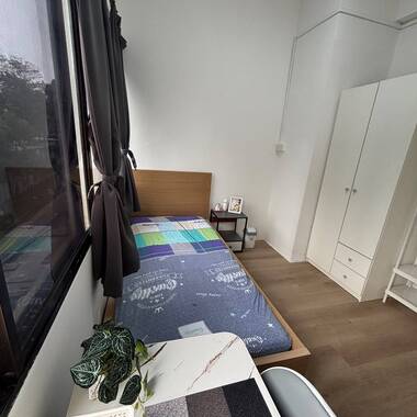 Rochor/ Jln Besar Mrt/ Bugis (Suits Student/ Local) Room for rent_ 8118...