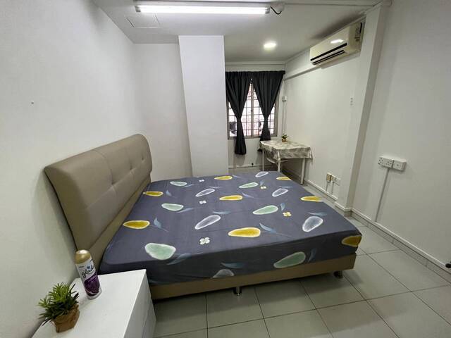 Tai Seng MRT Terrace @ Thrift drive Master room for rent_ 8118...