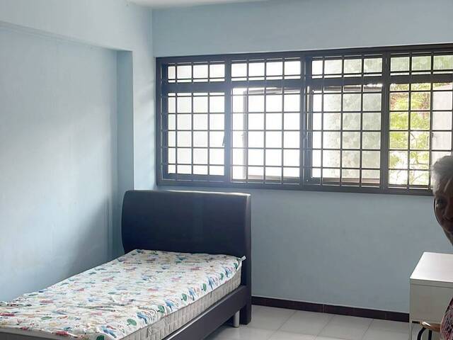 Blk 171 Ang Mo Kio - $800 for 1 lady (no aircon, with WiFi) - 2 mins walk MAYFLOWER MRT