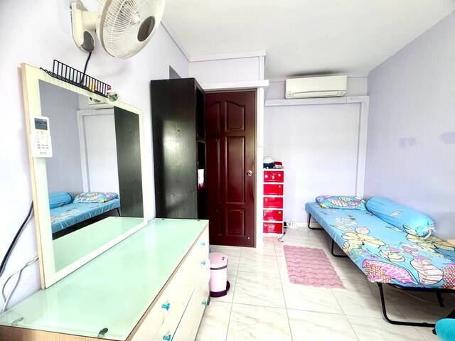 Common Room: $1,140. Available: 10 Nov 26 (females preferred)