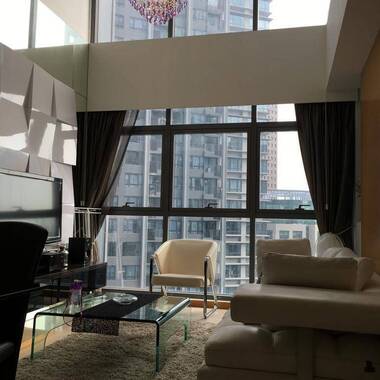 One bedded unit at Icon Residences for rent.