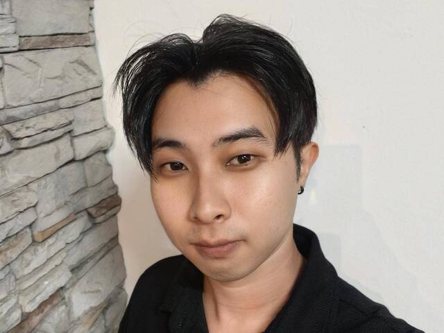 Ivan is looking for a room in Seletar