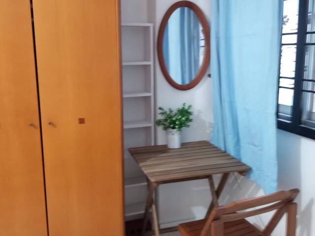No Landlord. All Ladies Flat. Freedom. Privacy. No Weird Rules. Clean. Spacious yet Few People.