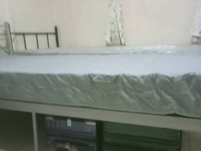 Good size Common room, 1 or 2 pax, Near Chinese Garden Mrt and Garden, Near Shops, Food etc..