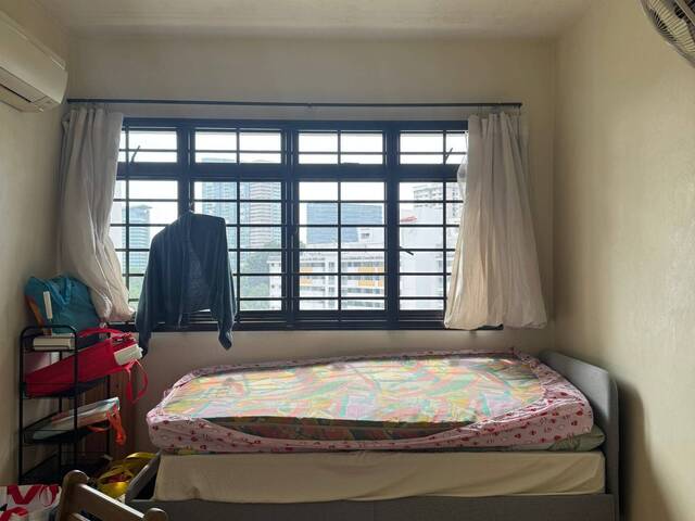 Blk 19 Dover Crescent - $1000 for 1 guy (aircon wifi)