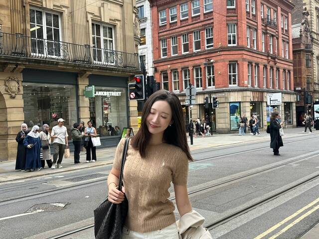 Chaelim is looking for a room in Katong