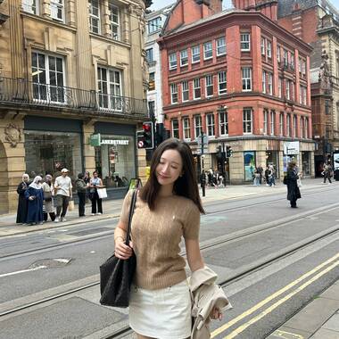 Chaelim is looking for a room in Katong