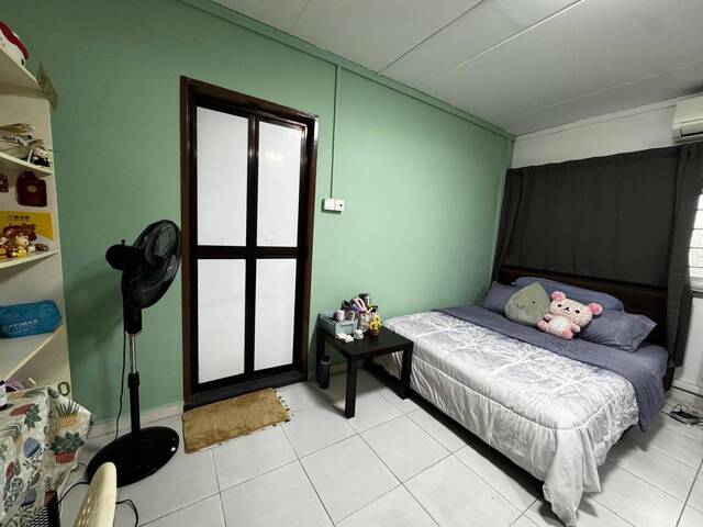 Master bedroom, Elias road