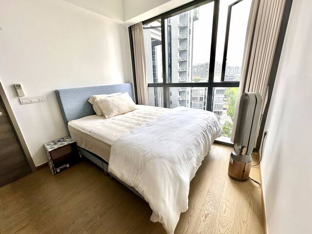 📍 Unblocked Views: Master Bedroom @ The Florence Residences 
(Free shuttle to Hougang/Kovan MRT)