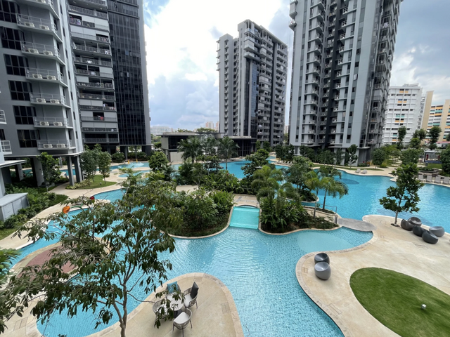 📍 Unblocked Views: Master Bedroom @ The Florence Residences 
(Free shuttle to Hougang/Kovan MRT)