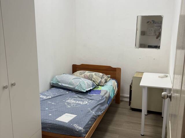 Rochor MRT Walkup apt Common room for rent_ 8118...