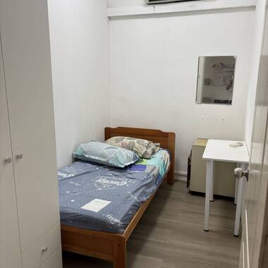 Rochor MRT Walkup apt Common room for rent_ 8118...