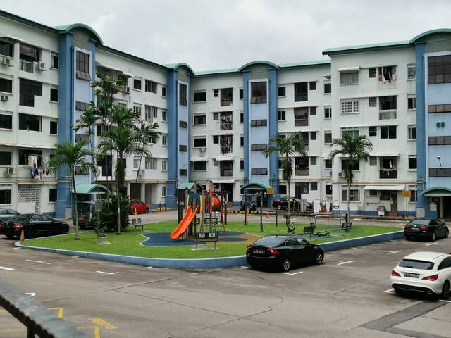 Room for rent / SOMERSET / Classic Queen Room / 1 - 2 pax stay / Available Immediately