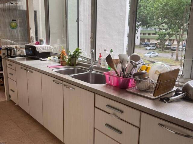 Room for rent / CLEMENTI / Common room / 1-2 pax stay / Available NOV 9
