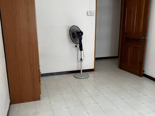 Common room for RENT in an HDB 5-room flat