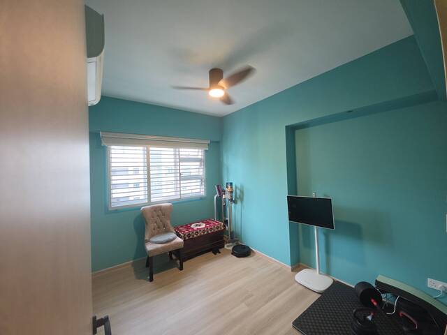 Newly Renovated HDB Common Room for Rent at Northeast
