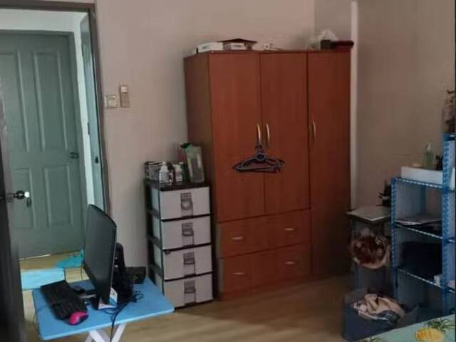 Master bedroom for rent at jurong east