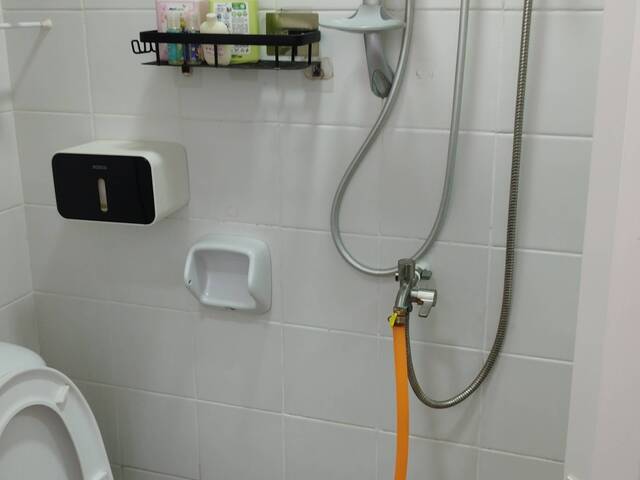 ROOM IN CENTRAL GROVE CONDO FOR RENT