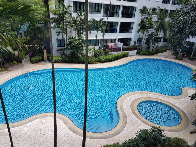 ROOM IN CENTRAL GROVE CONDO FOR RENT