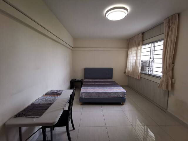 Room for rent / Jurong East / Common room / 1-2 pax stay / Available NOV 12