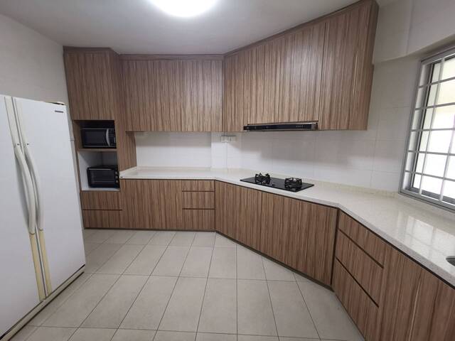Room for rent / Jurong East / Common room / 1-2 pax stay / Available NOV 12
