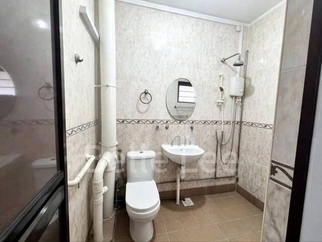 Common or Master Room to rent (Spacious)