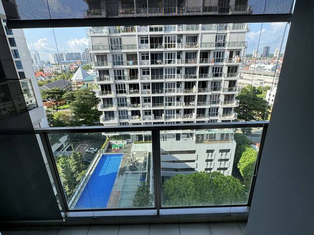 DIRECT OWNER ā NO AGENT FEES! Premium Pool View 1+1 Bedroom @ Questa @ Dunman (D15)