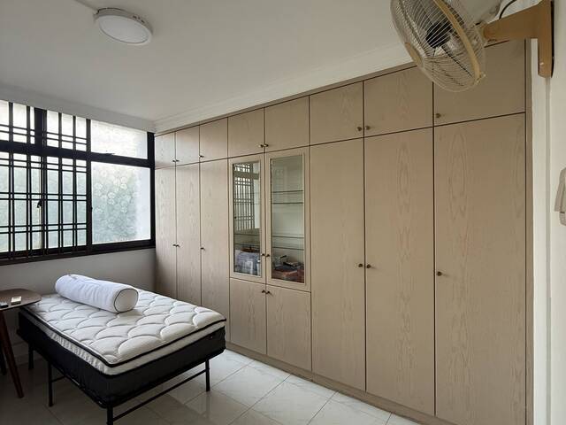 Non corridor Hougang Common Room for rent