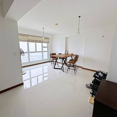 Near Queenstown MRT, high floor HDB flat with 3 rooms, unblocked greenery view