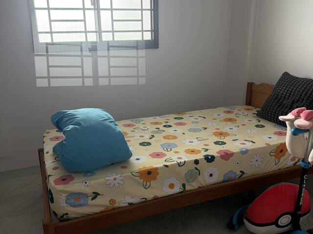 ROOM FOR RENT ANG MO KIO AVENUE 10 !!