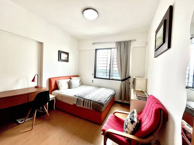 <No Owner Stay> Condo 1-2 Pax Common Room next to Aljunied MRT (Near Nexus | JCU | Town)