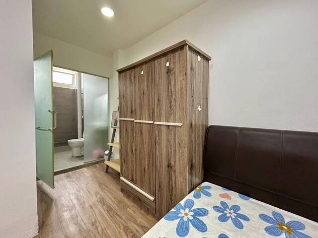 Rochor MRT Furnished Master Room with bathroom ( suits students/ local) 8118...