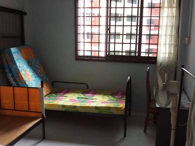 Common room at 174 yishun avenue 7 for rent! Aircon wifi!